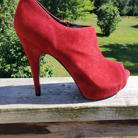 EUC Red Velvet Heart in D Peep Toe Platform Shoes - Picture 3 of 4